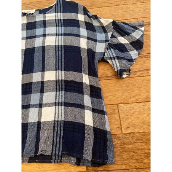 Two by Vince Camuto women's navy blue plaid ruffle Sleeve Relaxed Fit Top sz XS - Picture 3 of 8